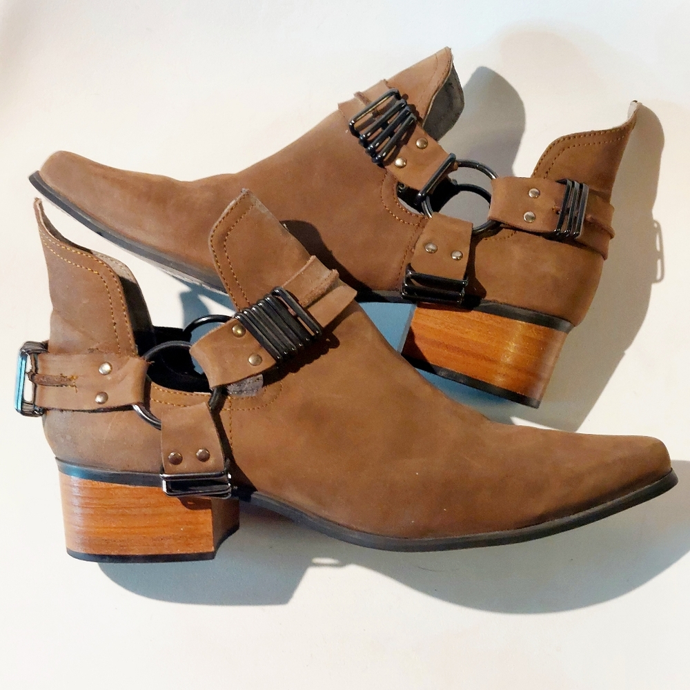 Grey City khaki nubuck Willa harness ankle boot, size 10, EUC